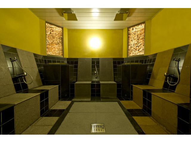 ストーンサウナ(座って入れる4種類の岩盤浴をお楽しみいただけます