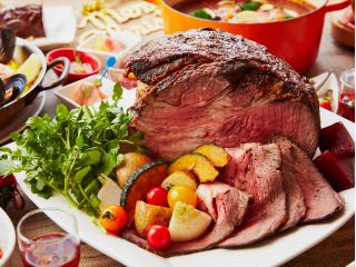 土日祝日は、人気の牛脂肉のローストビーフも食べ放題!!