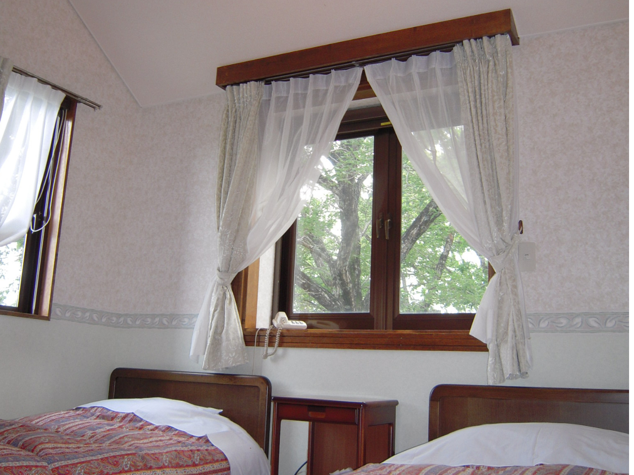 ツイン室例 角部屋小ロフト有 テーブルソファー無