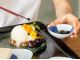 お箸で盛り付ける、お花を活ける