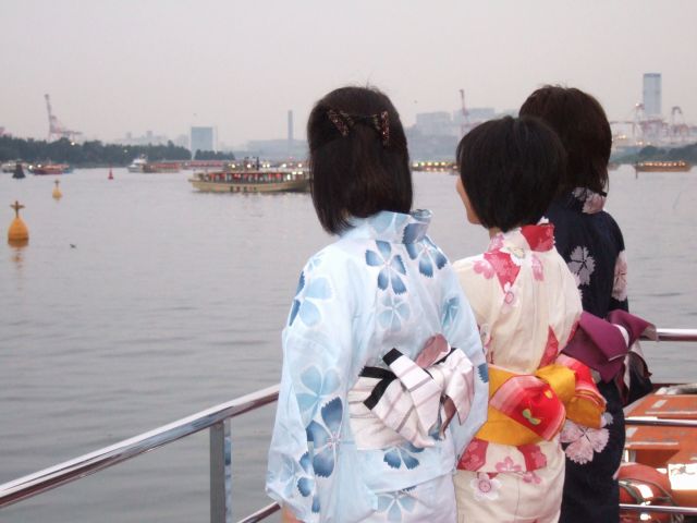 夏は浴衣で納涼船