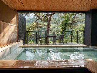 【掛け流し露天風呂】四季折々の景色がお楽しみ頂ける天然温泉露天風呂 サウナ&水風呂も併設