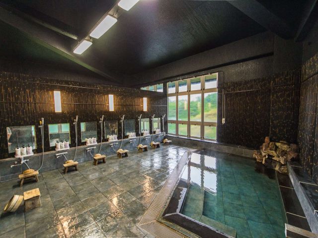 【内湯】古き良き時代の銭湯をテーマにした掛け流しの内湯