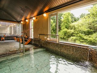 【フィンランドスパ】 フィンランドをイメージした柔らかい光が差し込む源泉掛け流しのスパ