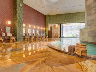 開放感ある広々とした大浴場の他に露天風呂やサウナがございます。ゆっくりおくつろぎください。