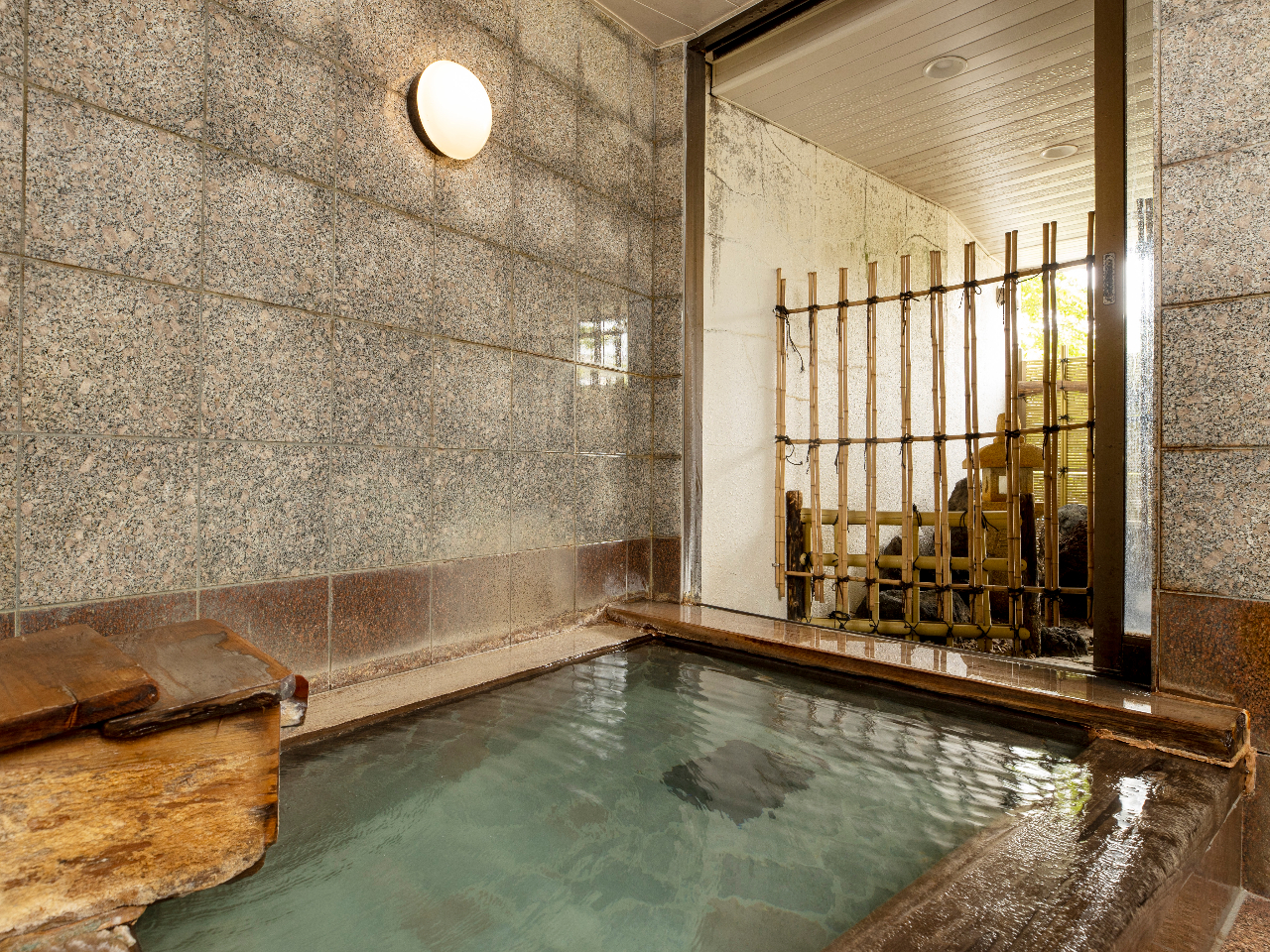 湯畑源泉掛け流し 貸切風呂