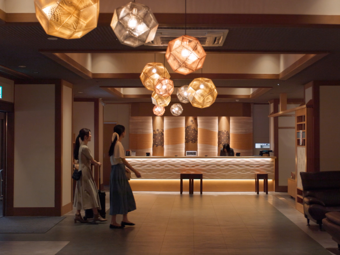 【フロント】チェックイン手続き様子