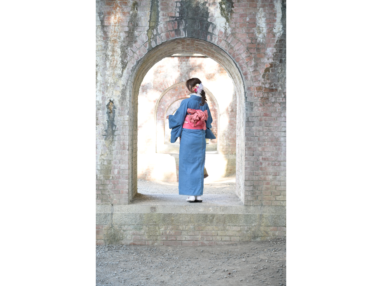 帯のアレンジで後ろ姿も華やかに致します。