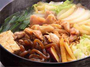 特製の割下で野菜と一緒にいただくヘルシーな地鶏♪