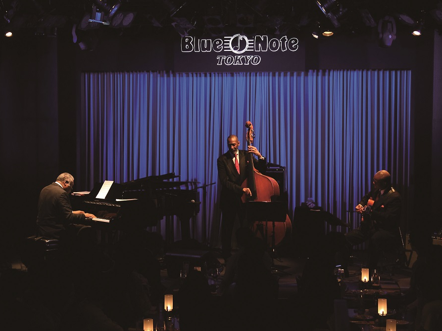 �W���Y�𒆐S�ɁA�����O�̃A�[�e�B�X�g�̃��C�u�Ƃ����H�����y���݂��������܂�