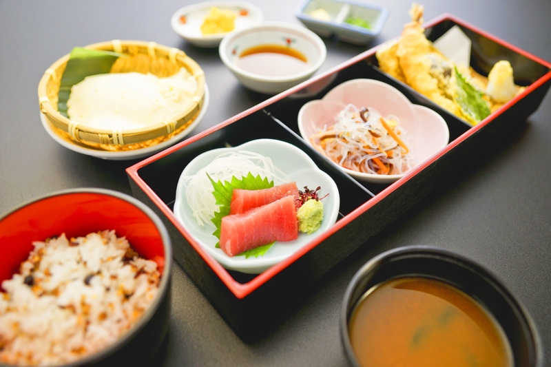 さつき亭でお食事どころもございます。