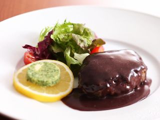 ランチ 美食の小路 但馬牛100%粗びきハンバーグ(一例)