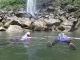 滝つぼでは泳ぐことも日頃の都会から非日常へ
