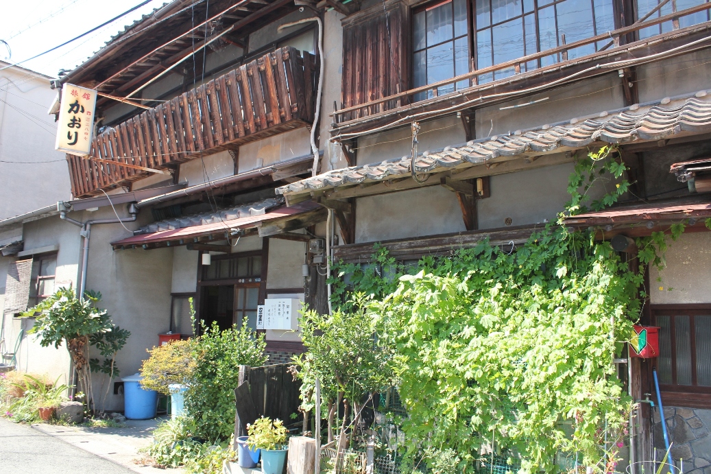 大正時代から続く旅館街を歩きます