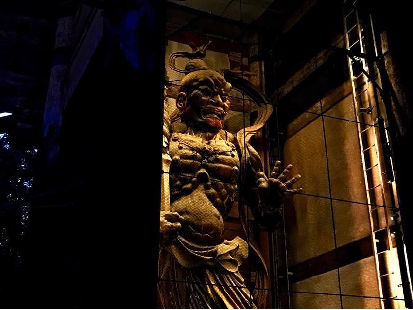 大迫力!運慶・快慶作で知られる金剛力士像。