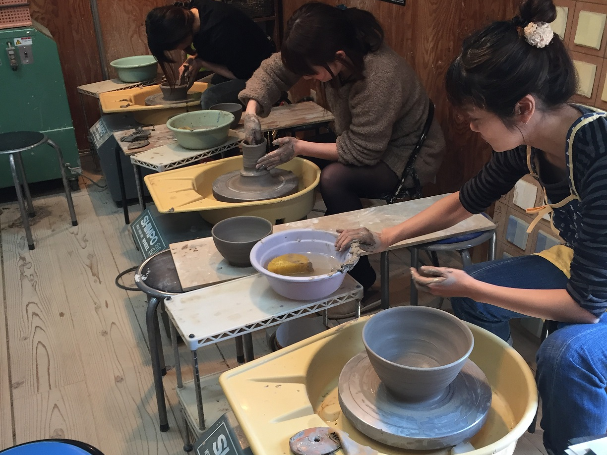 ����ŁA�F�Ŋy�����I