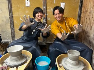 カップルに大人気!泥んこになって大笑い♪5kgの粘土で失敗知らずのロクロ体験です