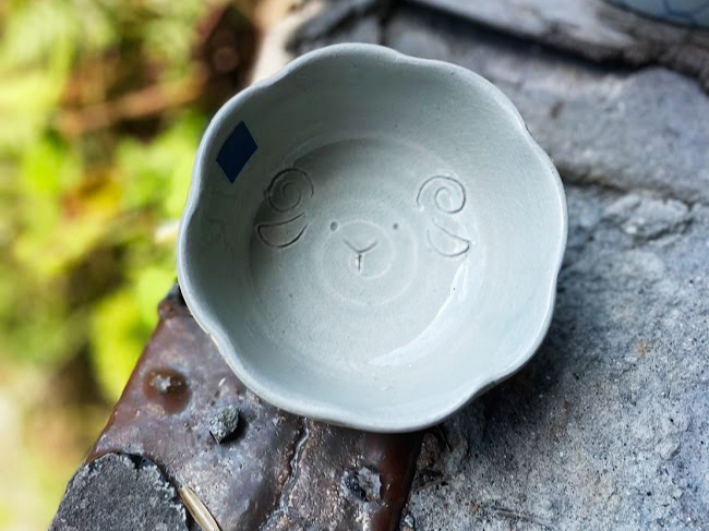 創った作品にその場で模様が描けます 自分の好きな模様、絵柄を自由に記念に描いてみて下さい、ご希望を教えて下さい