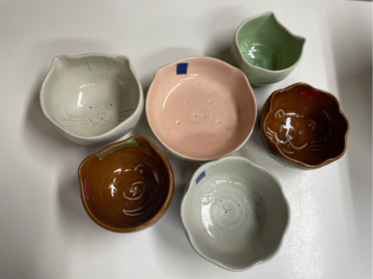 創った作品にその場で模様が描けます 自分の好きな模様、絵柄を自由に記念に描いてみて下さい、ご希望を教えて下さいね