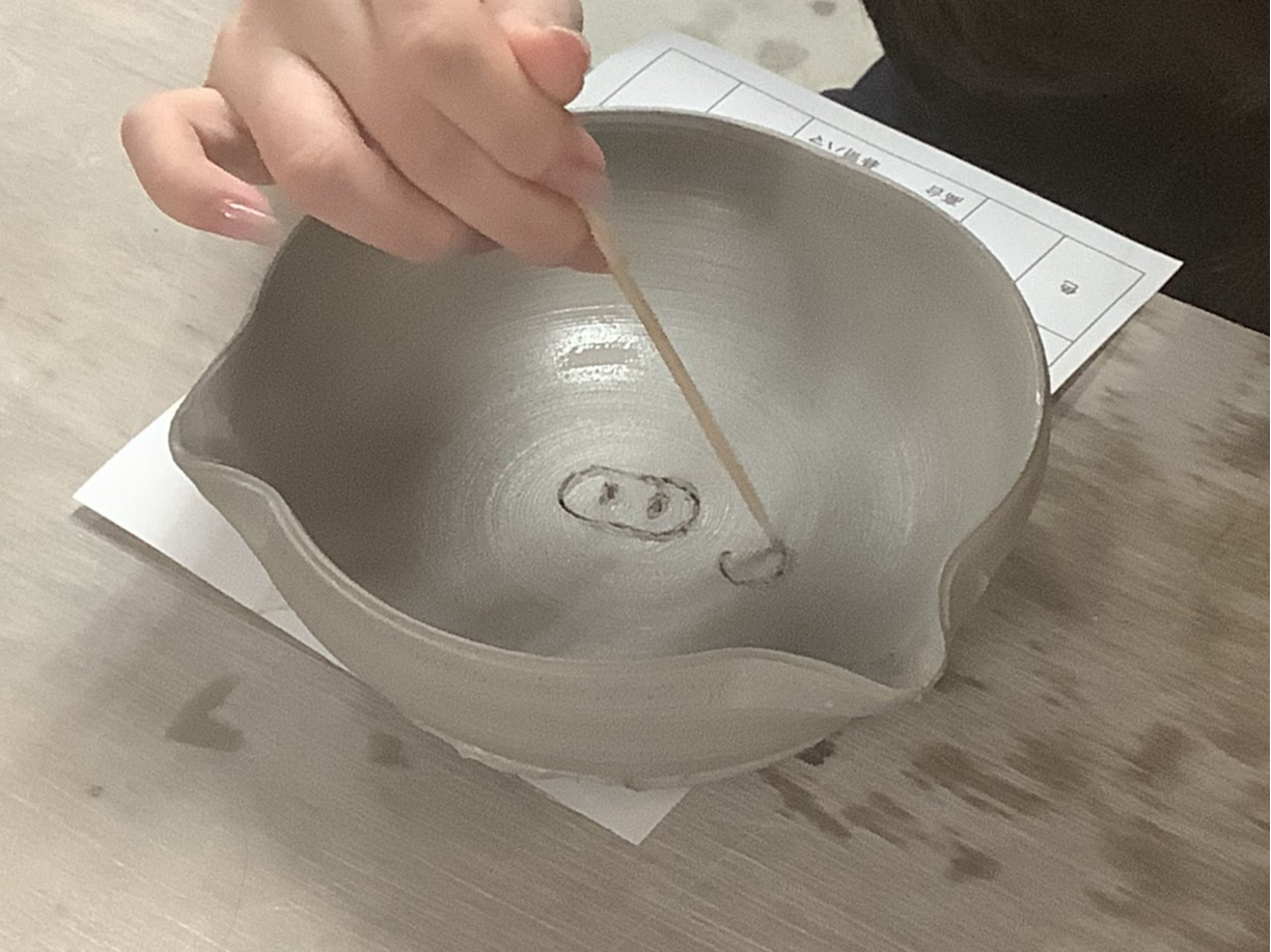 �n������i�ɂ��̏�Ŗ͗l���`���܂��@�����̍D���Ȗ͗l�A�G�������R�ɋL�O�ɕ`���Ă݂ĉ������A����]�������ĉ�����