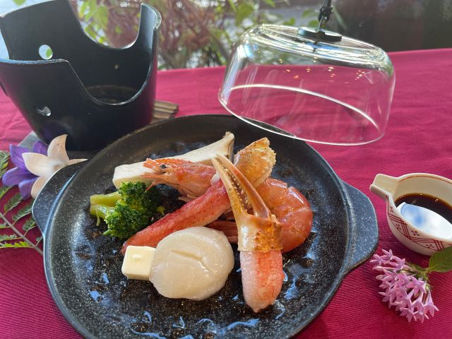 メイン料理:蟹ポーション入れ海鮮蒸焼