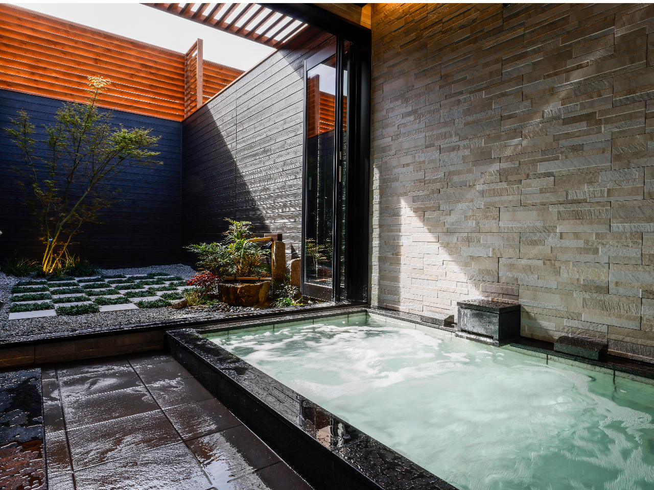 貸切半露天風呂:【松の湯】