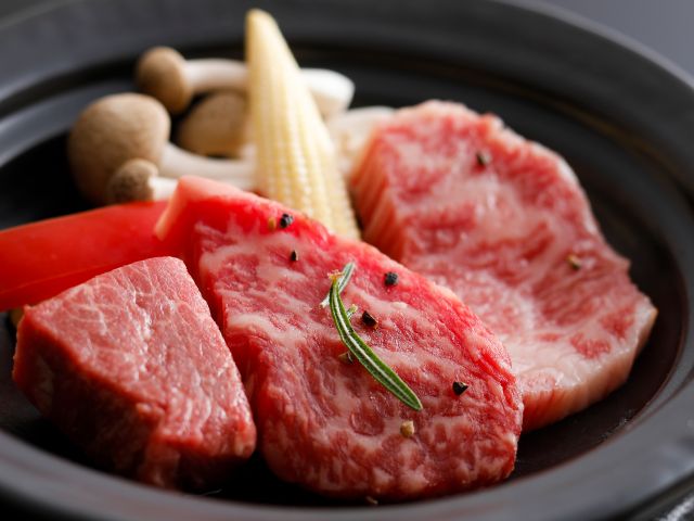 メイン料理:黒毛和牛陶板焼き