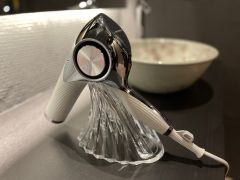 女性に嬉しい『リファ』の高級ドライヤーを設置