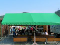 集合場所“保津川ベース リバーアドベンチャークラブ” JR馬堀駅より徒歩約6分、トロッコ列車亀岡駅より徒歩約2分