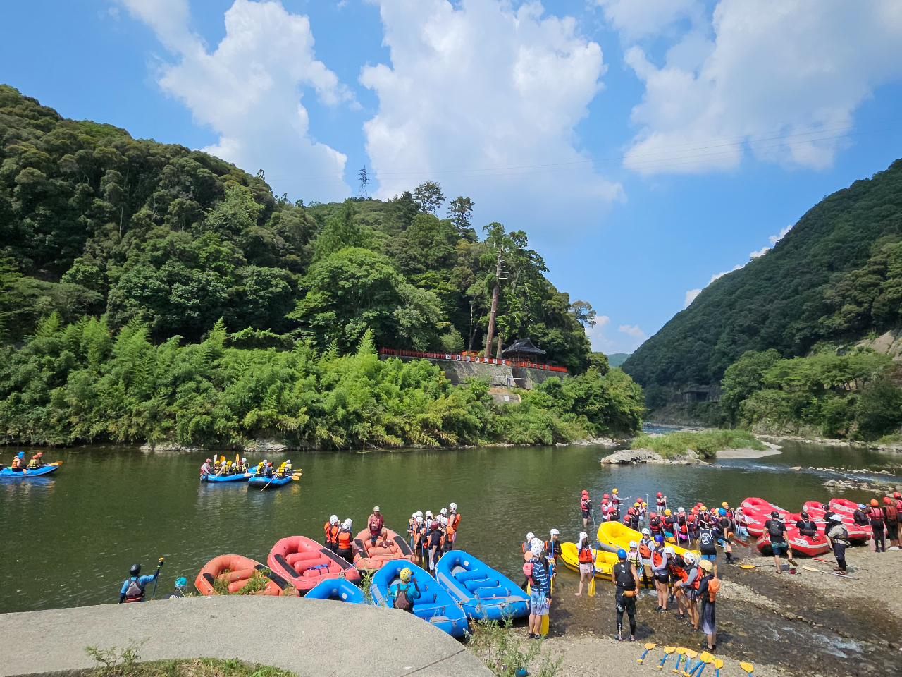 �厩�R�Ɉ͂܂ꂽ�ےÐ�Ń��t�e�B���O�I �ΖL���ȎR�X�Ɛ�Ɉ͂܂ꂽ�ےÐ�𕑑�ɁA�u���Ȑ쉺����y���߂܂��B���s�̎��R�𖞋i���Ȃ���A�v���o�Ɏc��A�N�e�B�r�e