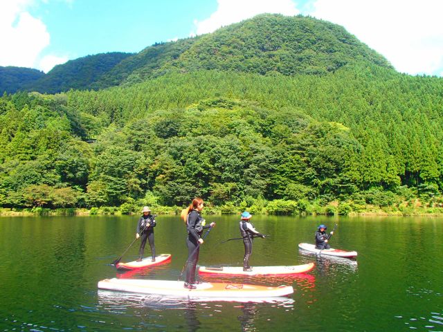 軽井沢周辺エリアでサップ。季節の自然を体感!アウトドア外遊び体験