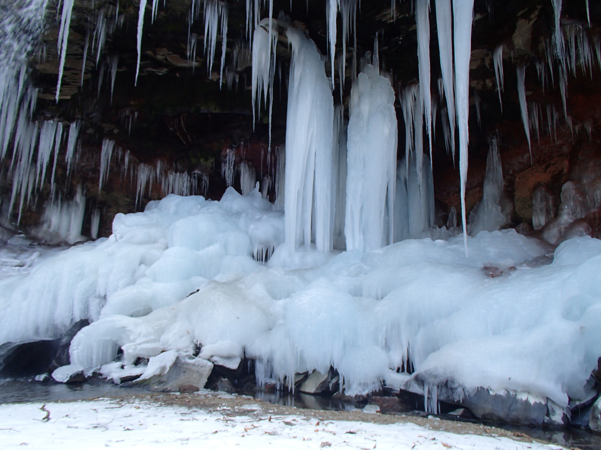 �k�J�̎ΖʂɍL���� ���A�X�̕ǖʁ@�����̃X�P�[���I