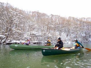 軽井沢近くで冬のカヌー体験 季節を楽しむ自然体験の旅へ