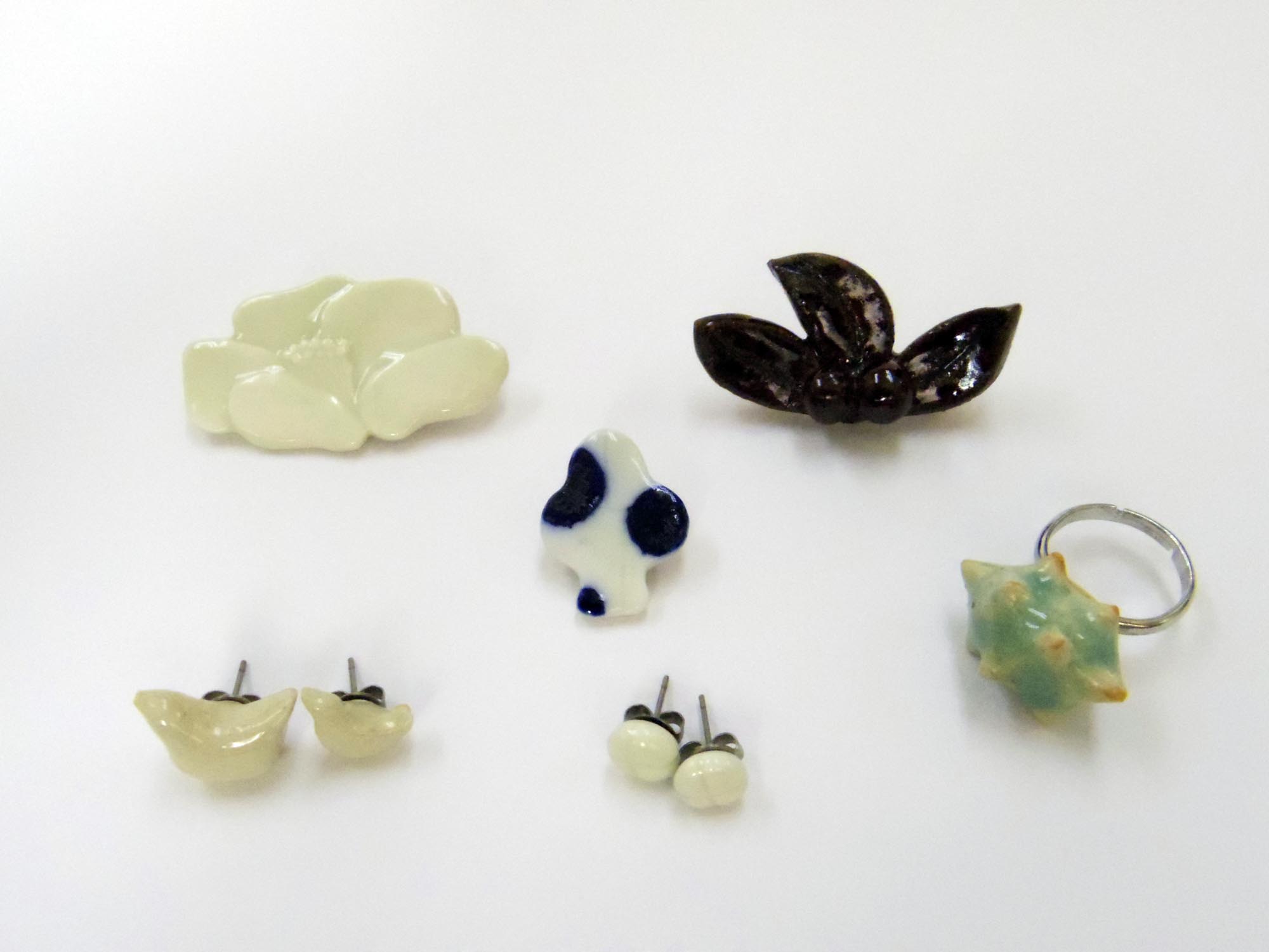 陶芸で簡単にアクセサリー作りができます♪