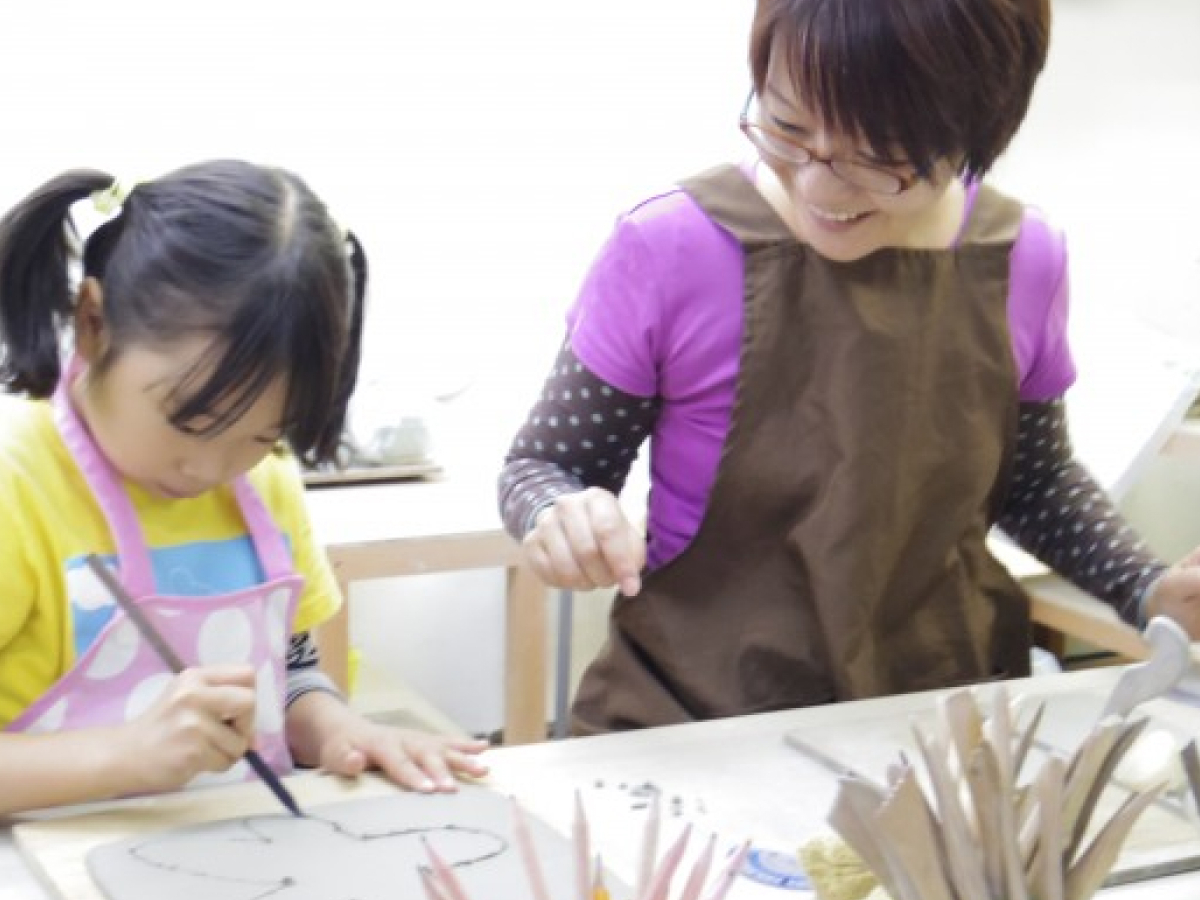 ご家族で参加されると体験料が10%OFF! 当教室は横浜駅より電車で1本、最寄駅より徒歩3分の好立地です。