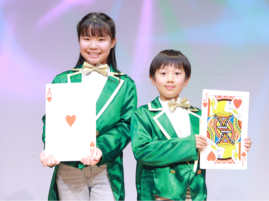 3/20��茀�ꉉ�ڂƂ��āu�X�e�[�W�}�W�b�N�V���[�v���X�^�[�g���G���^�[�e�C�i�[�Ƃ��āA�X�e�[�W�ɗ����ă}�W�b�N�V���[���I����d�����ł��܂��B