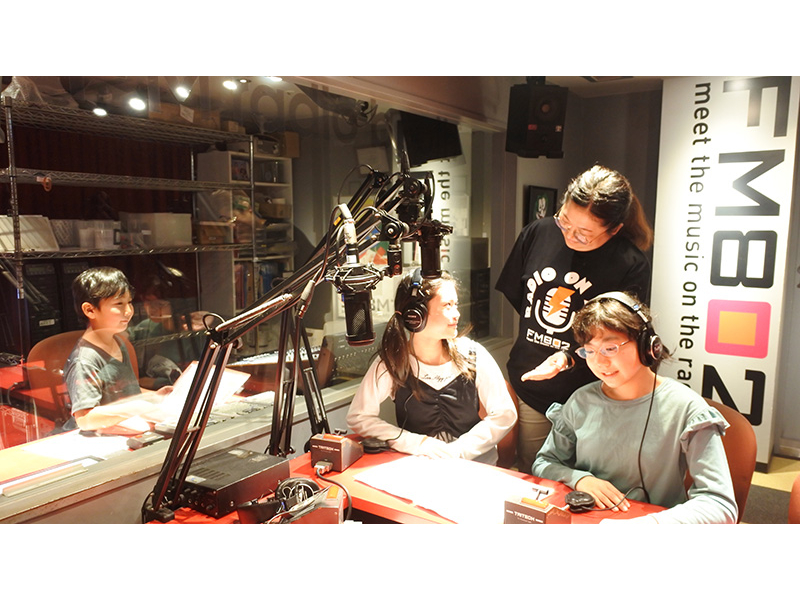 DJfBN^[ɂȂāAWIԑgLbUjÅXŐ܂B莝̃X}[gtHp\RŃ_E[hĕƂł܂B