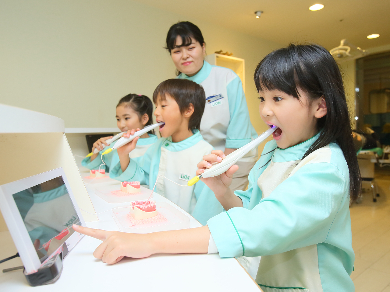 ǂΒɂȂȂ̂ȁHȈtEȉqmɂȂāA̕svcꏏɒׂĂ܂B