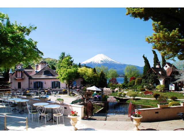 雄大な富士山を望む、河口湖畔に佇む「小さなヨーロッパ」♪