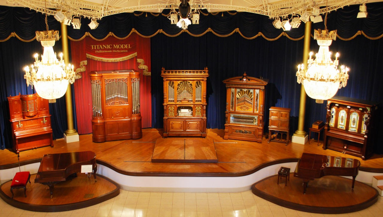 メインホールには、自動演奏楽器がずらりと並びます♪どれも素敵な音色を奏でます☆