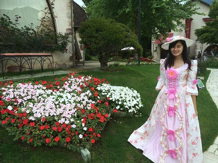 季節のお花が咲くハート型花壇