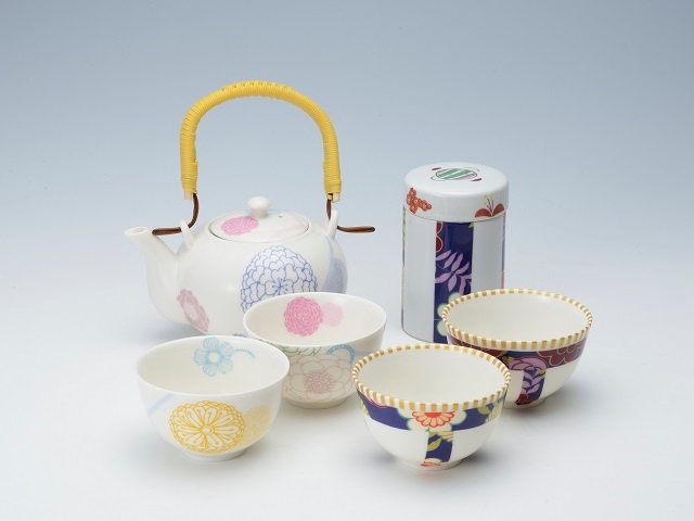 写真はイメージです。仕入れの状況でお湯のみの形が変わります。