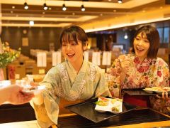 臨場感あふれるライブキッチンからは出来たて熱々のお料理をご提供しています♪