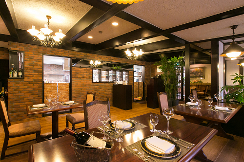 落ち着いた雰囲気の欧風レストラン「バーデンバーデン」