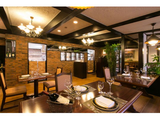 落ち着いた雰囲気の欧風レストラン「バーデンバーデン」