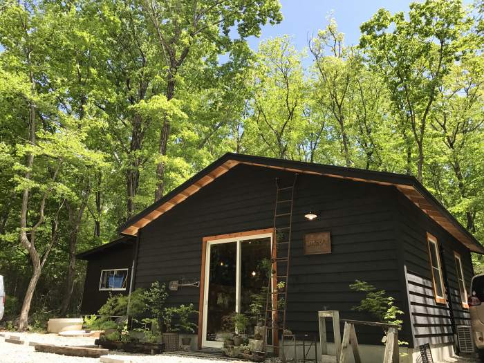 那須高原の大自然に囲まれた緑豊かな場所にあります♪