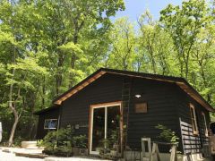 那須高原の大自然に囲まれた緑豊かな場所にあります♪