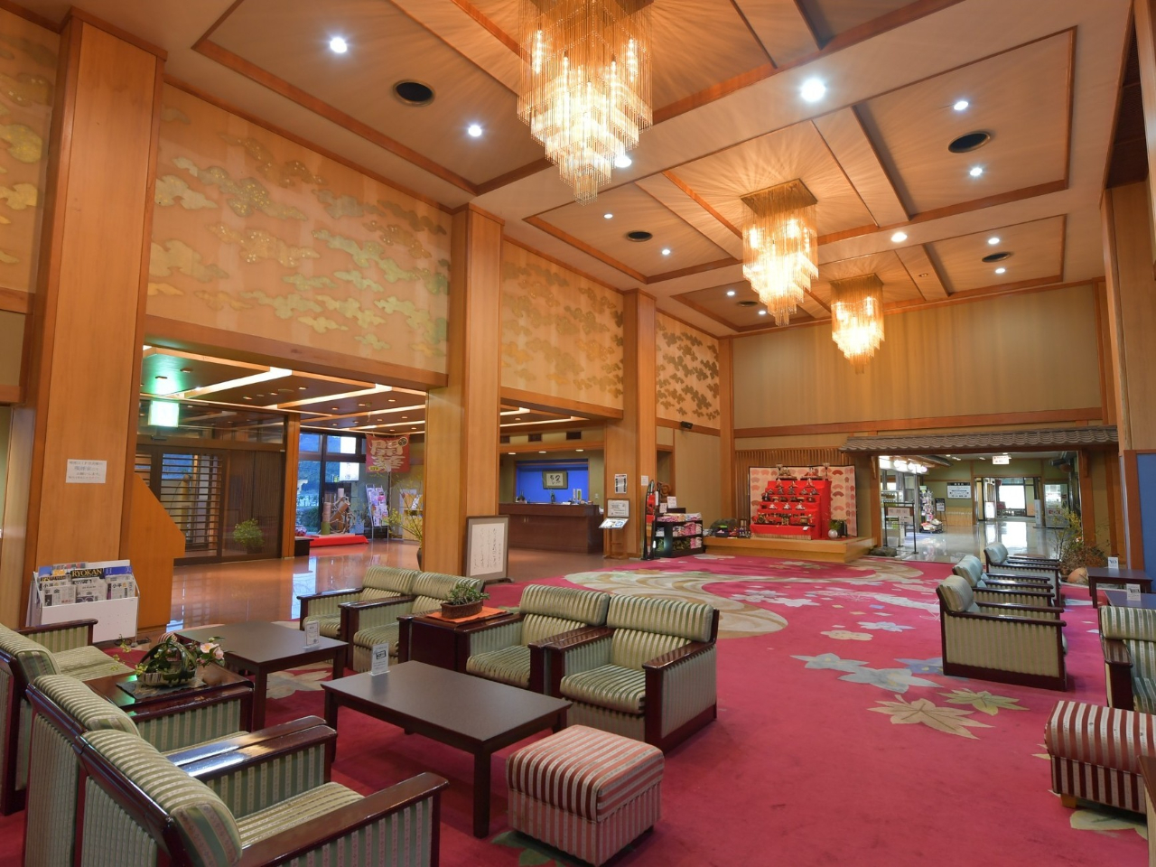 開放感あふれる広々としたロビーで、くつろぎのひとときをお過ごしください。