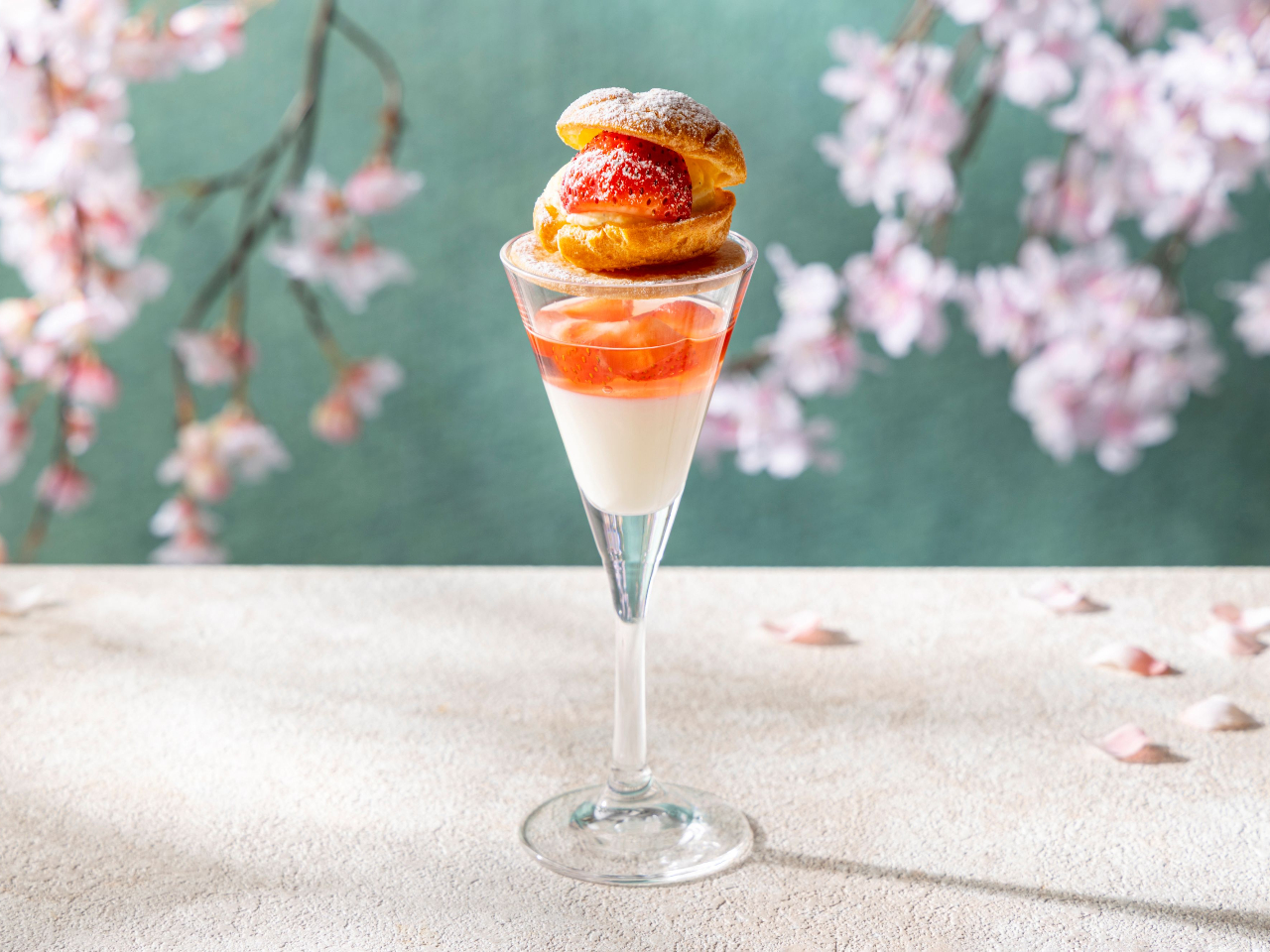 �u���X�g���x���[�ǐm�����ƃV���[�N���[���̃p�t�F�v�O���X�Ɉǐm�����𗬂��A���̏�ɍ��ƃX�g���x���[�̃[���[���d�ˁA 䕂̊p�؂���؂₩�ɏ���܂����B