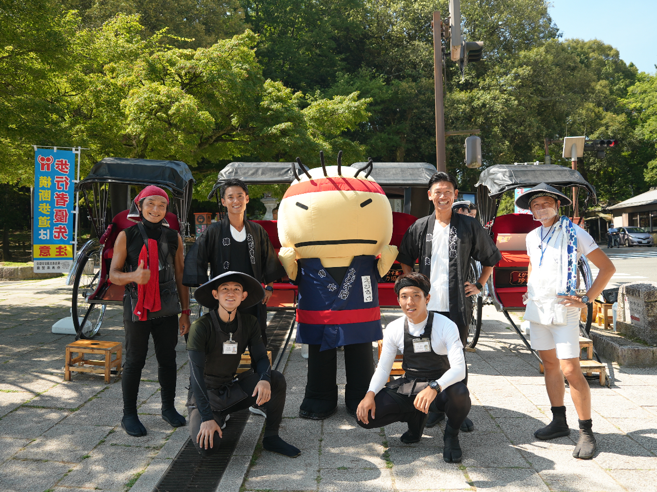 えびす屋マスコットキャラクターえびすけと俥夫達♪